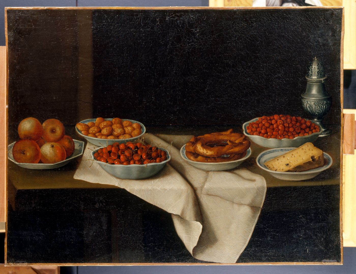 Table Servie Au Fromage Et Aux Fraises Fraichot Pierre Antoine 18e siècle Huile sur toile Musée des Beaux Arts et d’Archéologie de Besançon © Besançon, musée des beaux-arts et d’archéologie – Photographie P. Guenat