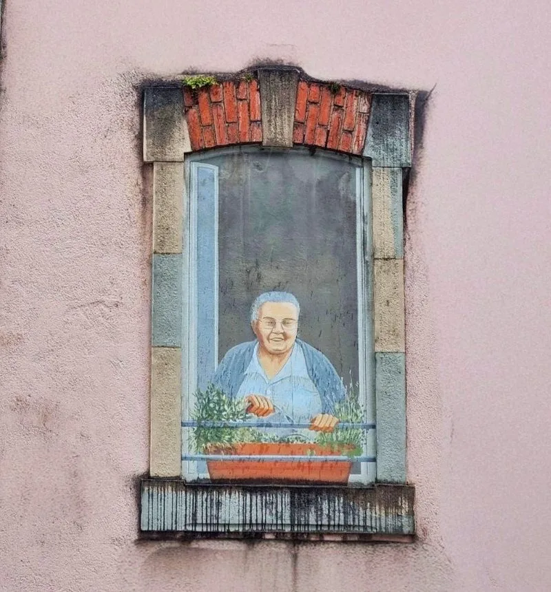 Femme à la fenêtre